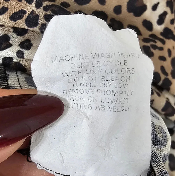 Sara Morgan Leopard Print Lightweight Blouse Top Size LA - Picture 7 of 7